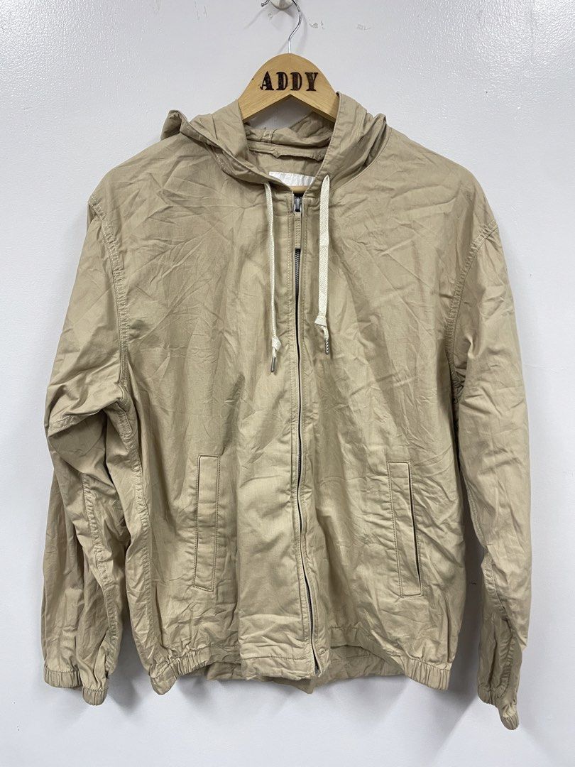 Uniqlo Cotton Parka UNISEX (Category: Coats, Jackets and Outerwear) located in Mexico. Submitted by addyshane78413 (Listing ID 1454010013, Image 3). Description: Uniqlo Cotton Parka UNISEX Large on tag Color: khaki W:24 L: 27 MOP: Gcash ✅ Mine Now, Pay Now ✅ First to Pay, Gets the Item ❌No rush shipping 📍 PAMPANGA Courier: JnT 🚚🚚 PM 💌💌 .