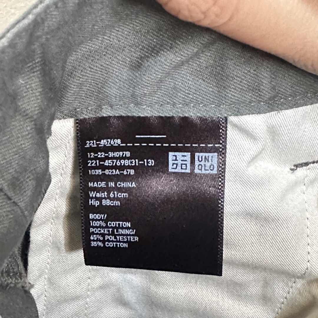 Uniqlo Grey Cargo Pants (Category: Other Bottoms) located in Manila. Submitted by preamorph (Listing ID 1454085007, Image 3). Description: Worn twice Waist 61cm, Hip 88cm.