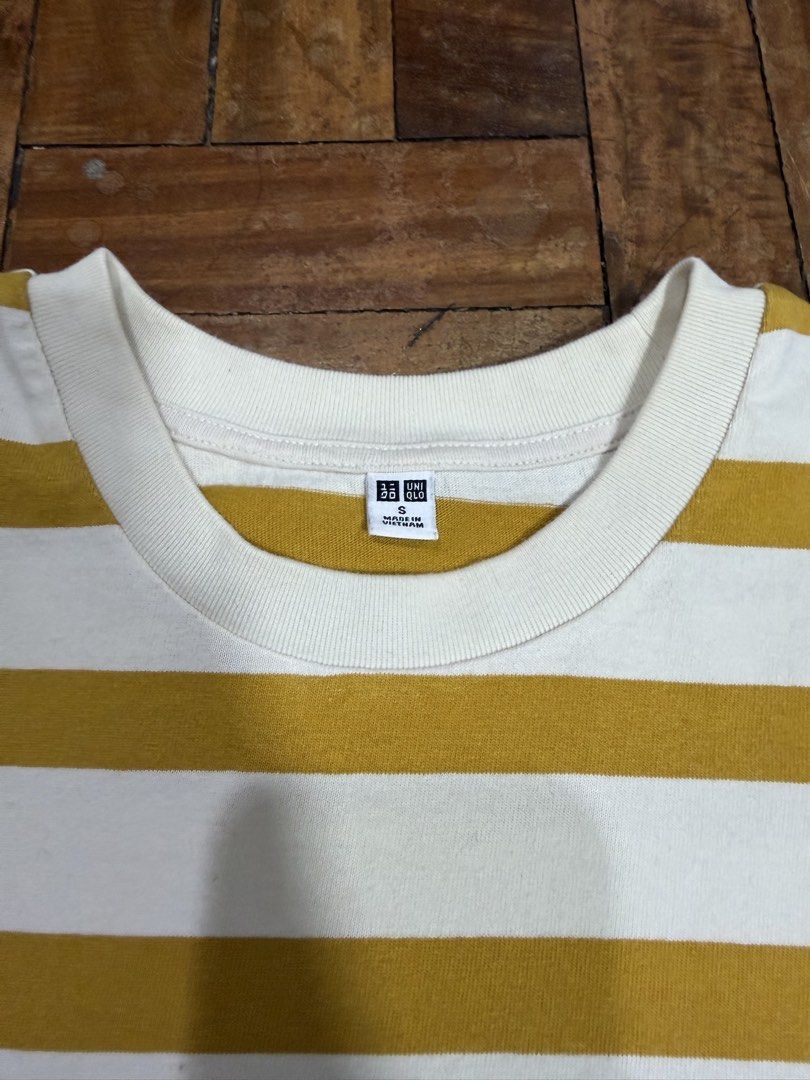 Uniqlo shirt (Category: Shirts) located in Davao. Submitted by declutter29731 (Listing ID 1454092243, Image 3). Description: .