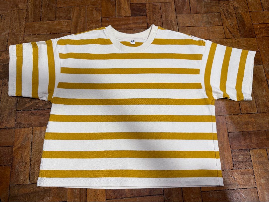 Uniqlo shirt (Category: Shirts) located in Davao. Submitted by declutter29731 (Listing ID 1454092243, Image 1). Description: .
