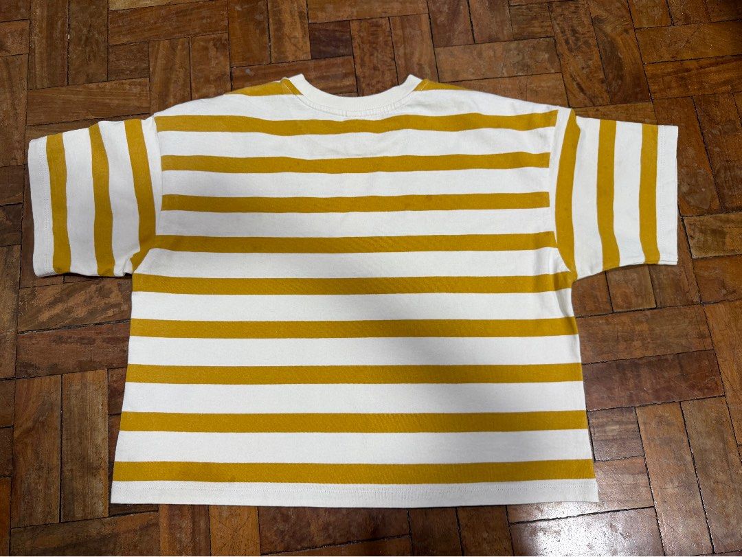 Uniqlo shirt (Category: Shirts) located in Davao. Submitted by declutter29731 (Listing ID 1454092243, Image 2). Description: .
