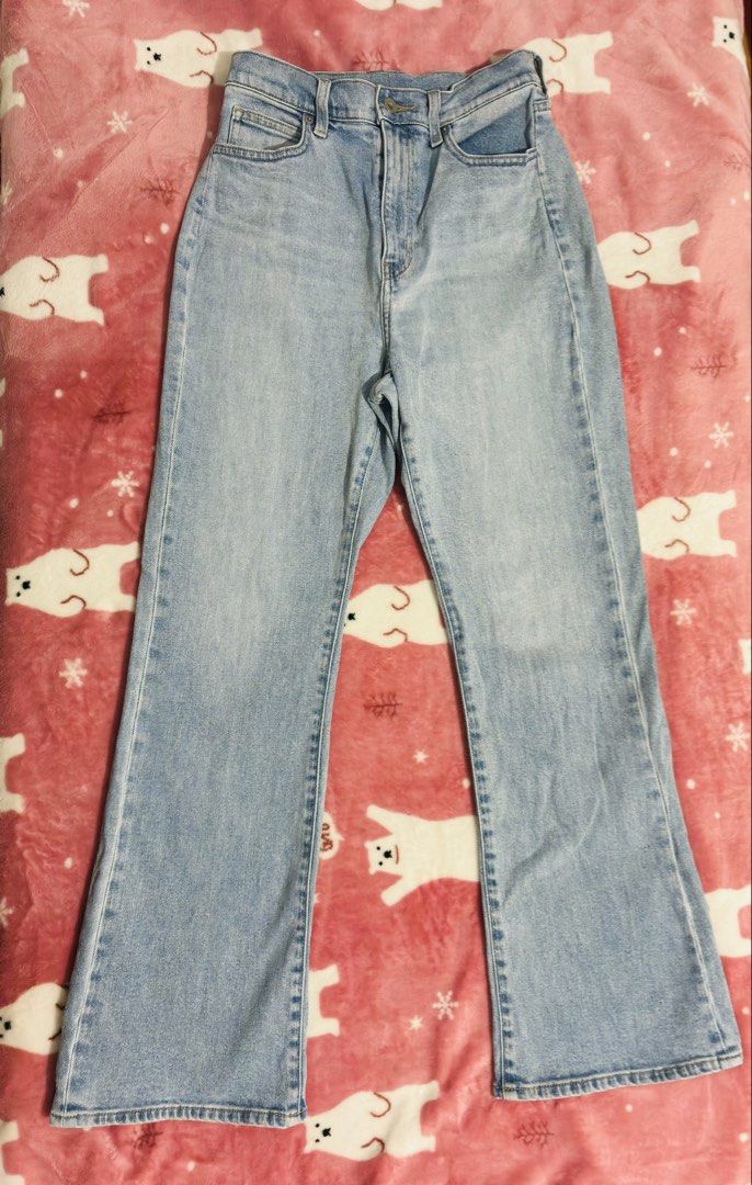 UNIQLO SLIM FLARED HIGH RISE JEANS (Category: Jeans) located in Quezon City. Submitted by grai25 (Listing ID 1454012792, Image 3). Description: Brand: UNIQLO JEANS - Fabric by Kaihara Size: 26 | 66cm waist Fit: Slim Style: Flared Rise: High Waist Color: Light Blue Wash Material: 98% Cotton, 2% Elastane - Authentic UNIQLO - No holes - Flattering flare cut RFS: Decluttering #UNIQLO #UNIQLOJeans #HighWaistJeans #FlaredJeans #Size26.