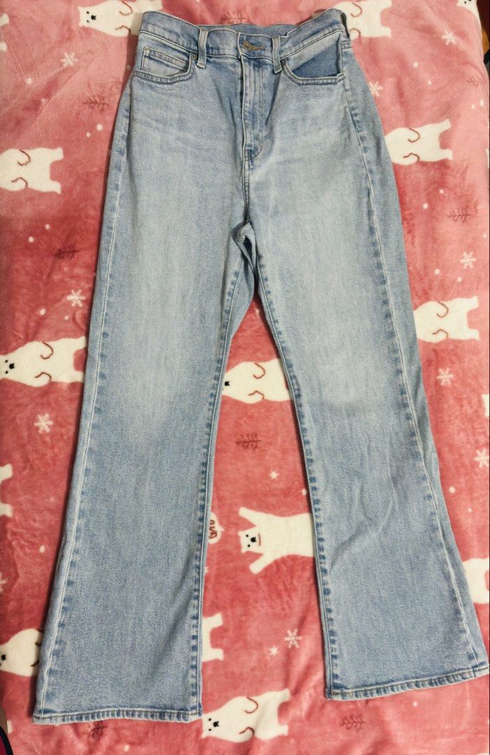 UNIQLO SLIM FLARED HIGH RISE JEANS (Category: Jeans) located in Quezon City. Submitted by grai25 (Listing ID 1454012792, Image 2). Description: Brand: UNIQLO JEANS - Fabric by Kaihara Size: 26 | 66cm waist Fit: Slim Style: Flared Rise: High Waist Color: Light Blue Wash Material: 98% Cotton, 2% Elastane - Authentic UNIQLO - No holes - Flattering flare cut RFS: Decluttering #UNIQLO #UNIQLOJeans #HighWaistJeans #FlaredJeans #Size26.