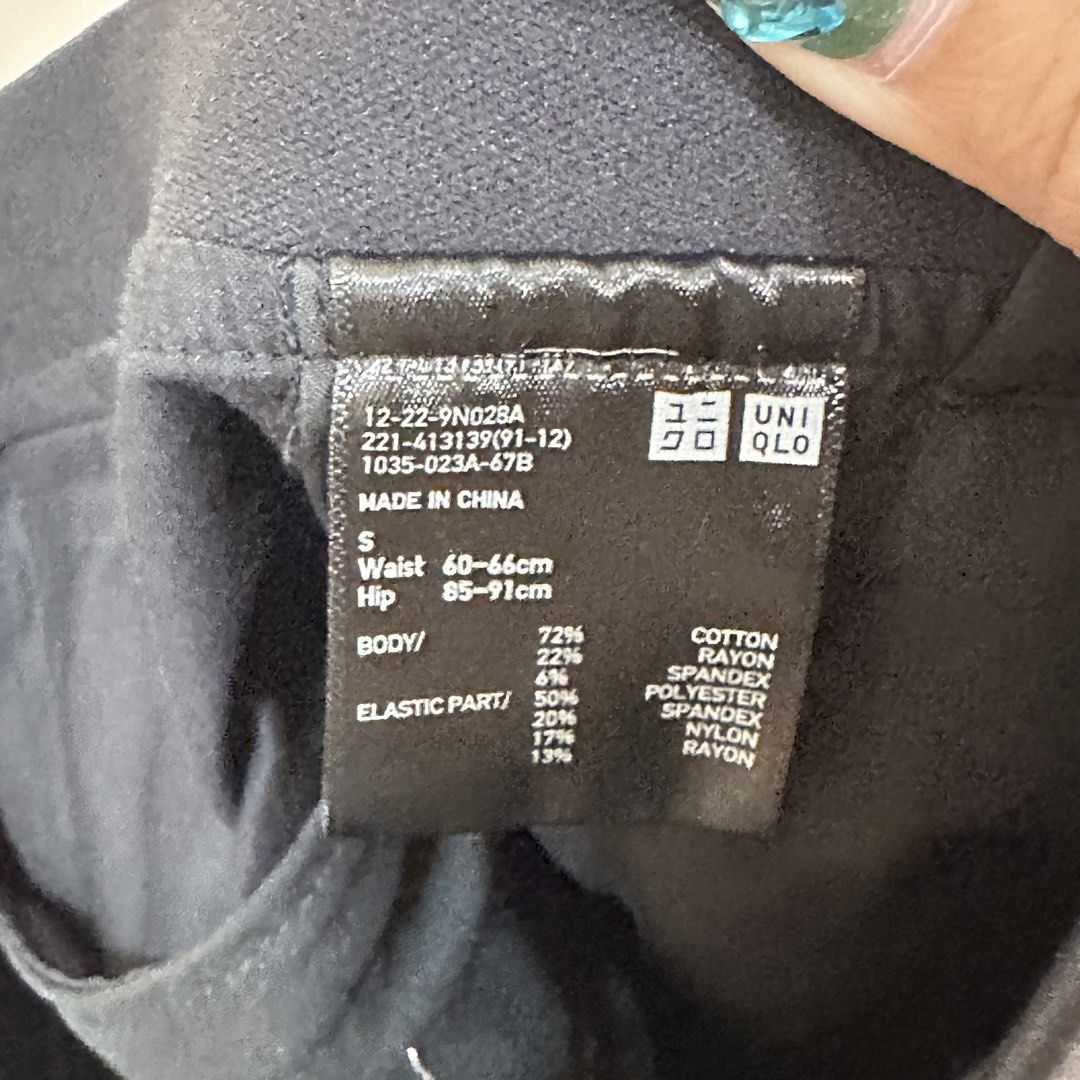 Uniqlo Smart Ankle Pants (Category: Other Bottoms) located in Manila. Submitted by preamorph (Listing ID 1454085196, Image 2). Description: Washed but never used Color: Navy Waist: 60-66cm Hip: 85-91cm.