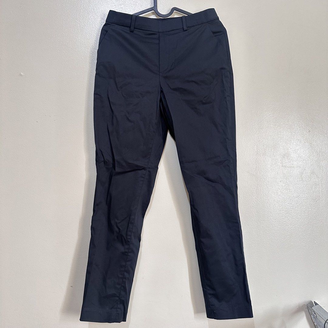 Uniqlo Smart Ankle Pants (Category: Other Bottoms) located in Manila. Submitted by preamorph (Listing ID 1454085196, Image 1). Description: Washed but never used Color: Navy Waist: 60-66cm Hip: 85-91cm.