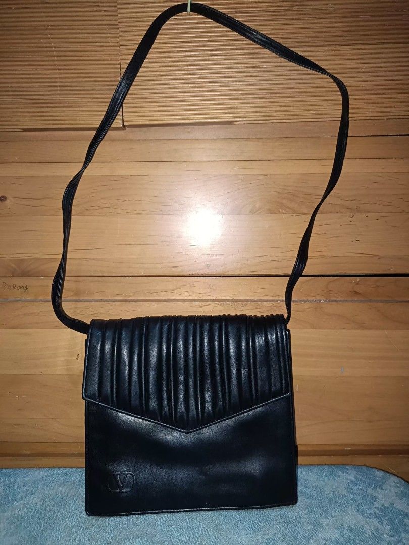 Valentino Garavani Sling Bag (Category: Luxury Bags & Wallets) located in Baguio. Submitted by roselleshiddentreasures13384 (Listing ID 1454186728, Image 1). Description: 🌸Genuine Leather Material 🌸No Major Issue 🌸Normal Signs Of Use Only 📏Meduim Size 🖼️Check All Photos For Other Details 🌸Limit Your Expectation The Item Is Preloved From Ukay ❌No Return No Exchange. ❗.