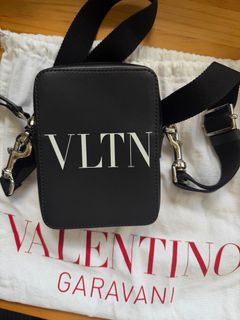 (Category: ) located in . Submitted by shopfashionably (Listing ID 1454137459, Image 1). Description: .