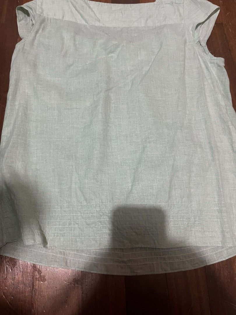 VERMAL Mint Y2k Green Square Neck Cap Sleeve Top (Category: Blouses) located in San Pablo. Submitted by ellecsc (Listing ID 1454150311, Image 2). Description: - size small to medium! - used twice only, still in good condition .