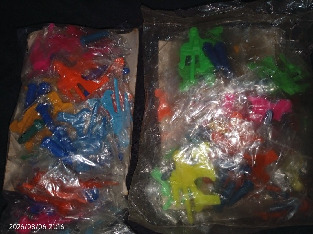Vintage 90s spring gun toy sealed (Category: Action & Battle Toys) located in Davao. Submitted by banana.pancake (Listing ID 1454182778, Image 2). Description: 100 per pack only, we have 7packs avail for only 70 if take all.