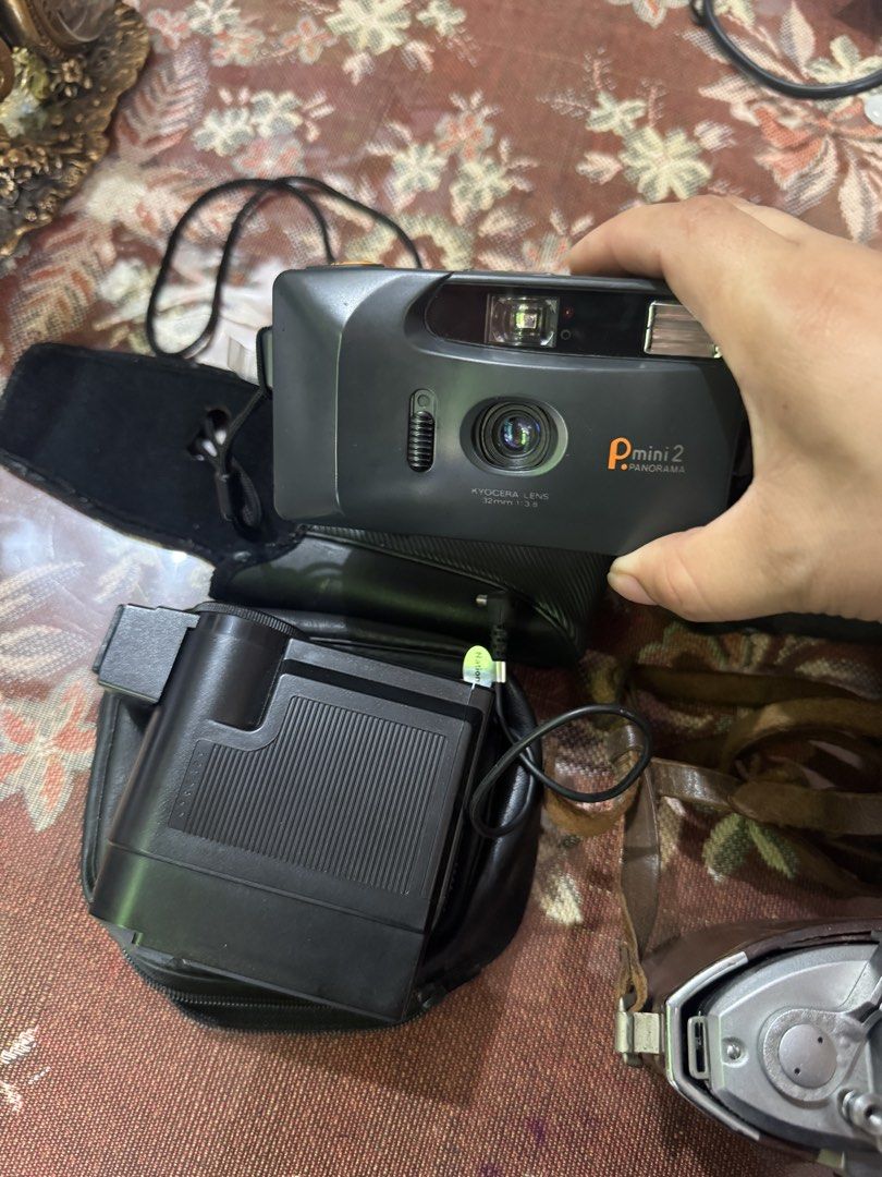 Vintage Camera Bundle: Minolta, Canon, Pmini 2, National Flash (Category: Cameras) located in Cainta. Submitted by danica010314 (Listing ID 1454085924, Image 3). Description: UNTESTED PO LAHAT KAYO NA PO MAG PAGAWA - Bundle includes: Minolta A.2, Canon Auto Focus, Pmini 2 Panorama cameras - Also includes: National 2801 flash unit - Some items come with original leather cases - Ideal for vintage camera collectors - Perfect for film photography ent