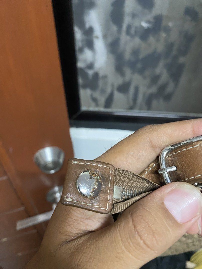 Vintage Coach Hobo (Category: Shoulder Bags) located in Davao. Submitted by workmensph (Listing ID 1454167856, Image 3). Description: Coach.