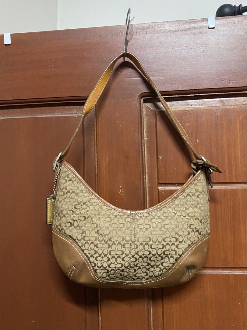 Vintage Coach Hobo (Category: Shoulder Bags) located in Davao. Submitted by workmensph (Listing ID 1454167856, Image 1). Description: Coach.