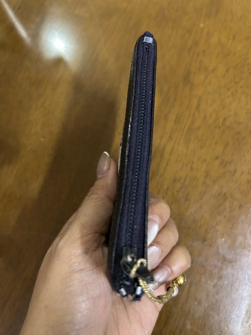 Vintage Gucci coin purse (Category: Luxury Bags & Wallets) located in Las Pinas. Submitted by kwenbeh (Listing ID 1454038782, Image 3). Description: .