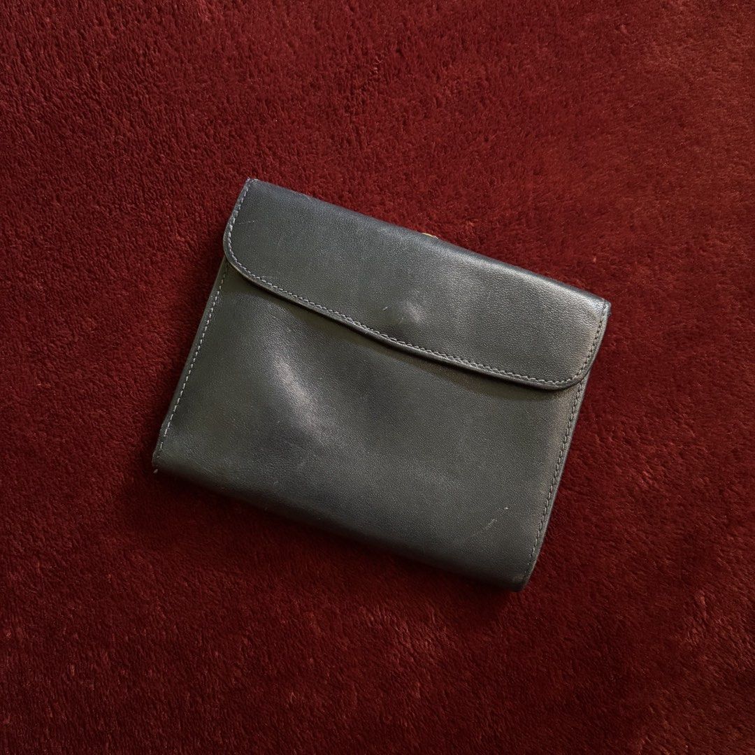 Vintage Gucci Wallet (Category: Luxury Bags & Wallets) located in Paranaque City. Submitted by smthngincbn_ (Listing ID 1454150533, Image 3). Description: Vintage Gucci Wallet Authentic 10/10 Color Rate No Issue Parañaque loc.