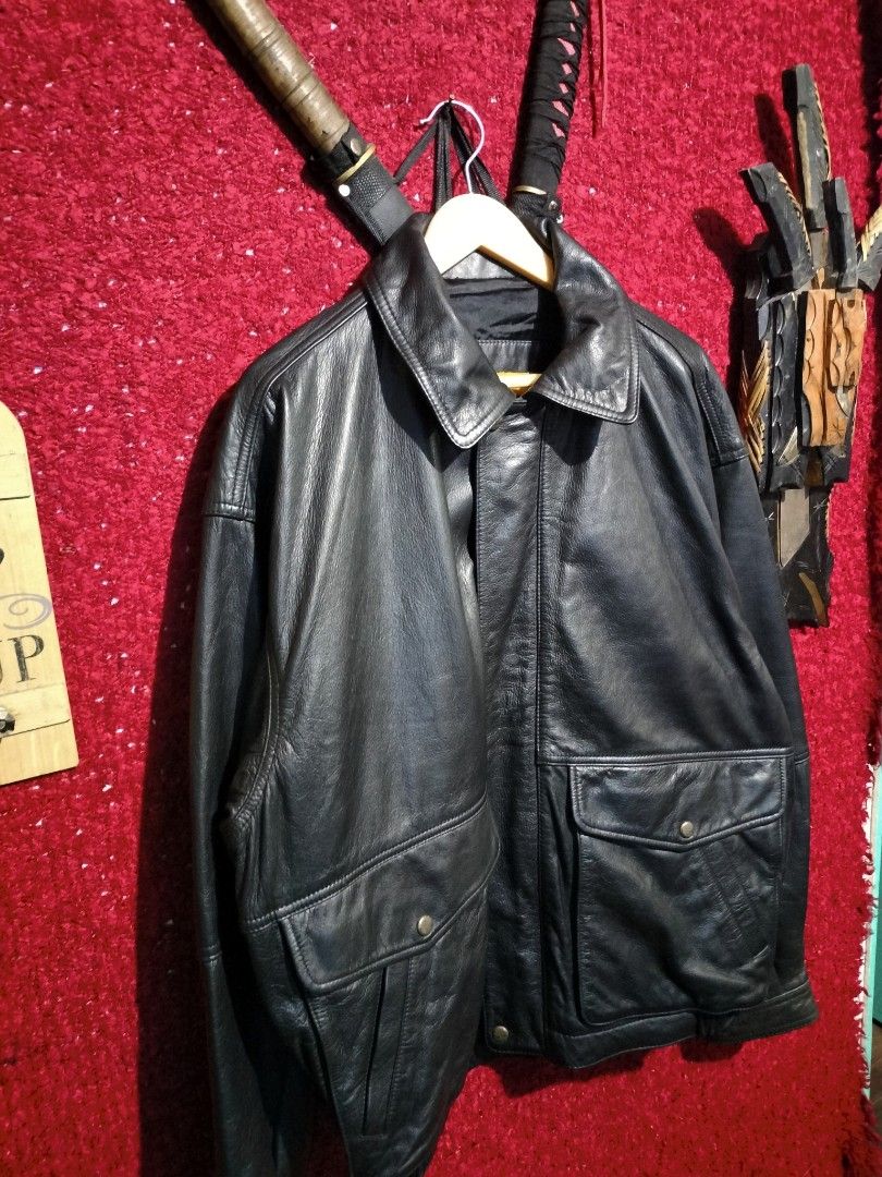 VINTAGE TIMBERLAND PILOT LEATHER JACKET FOR MEN'S (Category: Coats, Jackets and Outerwear) located in Baguio. Submitted by vertex_nga.pow (Listing ID 1454040276, Image 2). Description: VINTAGE TIMBERLAND PILOT LEATHER JACKET FOR MEN'S LARGE SIZE TO XL DIMENSION 27.5L BY 25 ARMPIT TO ARMPIT 22 INCHES SHOULDER TO SHOULDER 24.5 INCHES SLEEVE COW HIDE LEATHER MATERIAL GENUINE LEATHER EXCELLENT CONDITION BAGUIO LOCATION PLUS SF SA MALAYU JNT COURIER P