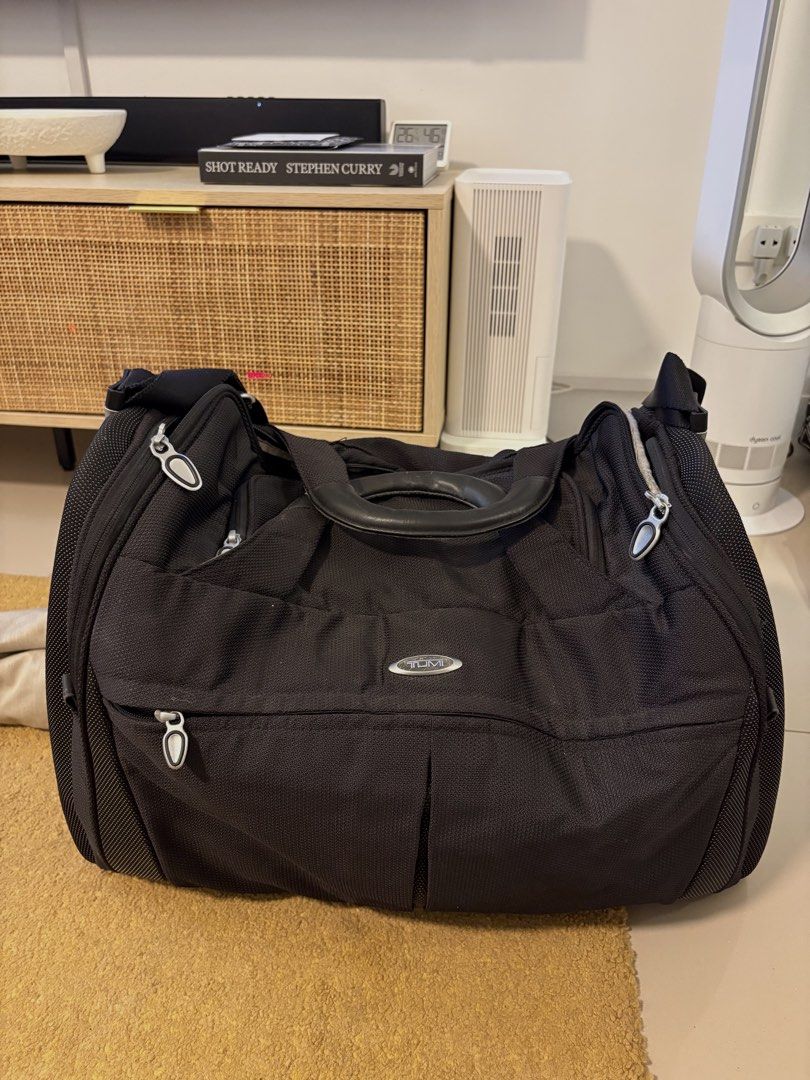 Vintage Tumi Duffle Bag (Category: Luxury Bags & Wallets) located in Manila. Submitted by m.beebee (Listing ID 1454068754, Image 2). Description: Black Tumi Duffle Bag.