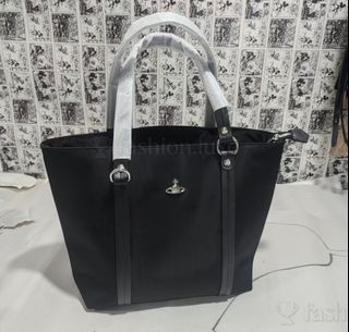 (Category: ) located in . Submitted by fashion.luxe (Listing ID 1454144611, Image 1). Description: .