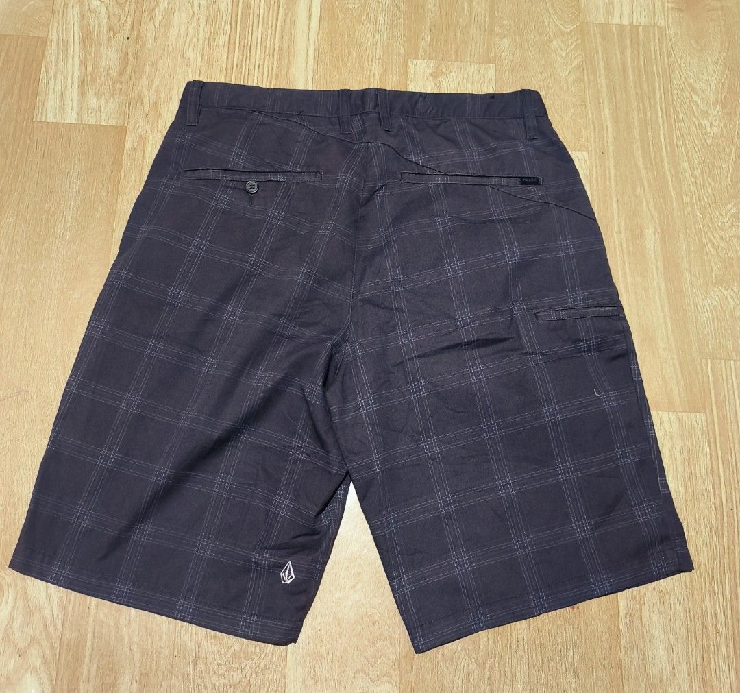 Volcom Short AOP Stripe (Category: Shorts) located in Davao. Submitted by findloots (Listing ID 1454049534, Image 2). Description: Volcom Short AOP As new Condition No issue size 34 L-22 10/10 Color Rate Location Davao city Gcash Payment J&T Courier PHP 650 + sf DM📩.