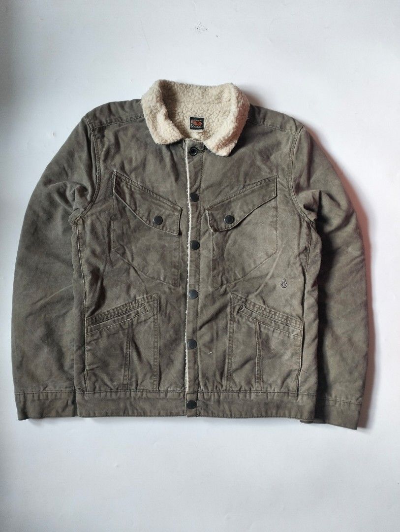 Volcom workwear (Category: Coats, Jackets and Outerwear) located in Baguio. Submitted by dapper_deals (Listing ID 1454078553, Image 1). Description: Dimentions: Armpit-pit:23 Length:27 Outside Sleeve:26.5 Inside Sleeve:20 Shoulder-Shoulder:19.