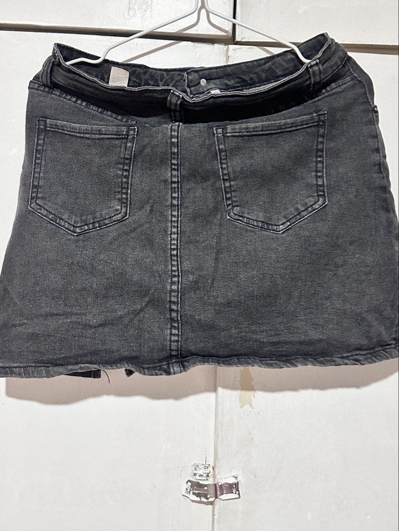 Washed Black Denim Mini Skirt with Front Slit (Category: Skirts) located in Baguio. Submitted by misty_dae (Listing ID 1454151127, Image 3). Description: .