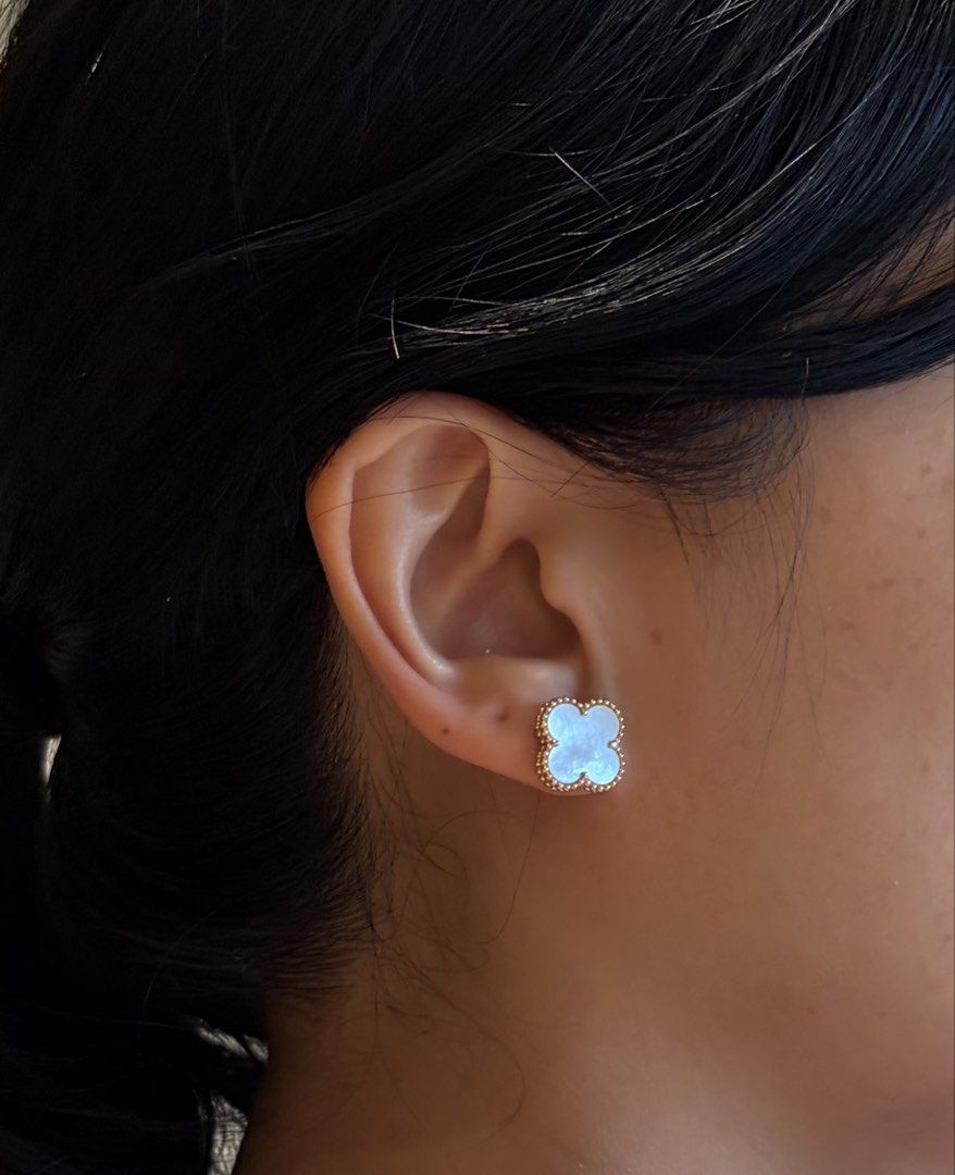White MOP Clover Earrings (Category: Earrings) located in Cebu City. Submitted by virnee (Listing ID 1454023583, Image 3). Description: Big - 39,000 Small - 27,000 Clover Earrings White MOP 18k HK setting Big - 15mm, almost 5g Small - 10mm, more than 3g.