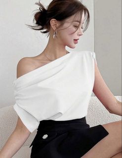 (Category: ) located in . Submitted by clearmywardrobiwe (Listing ID 1454086864, Image 1). Description: .