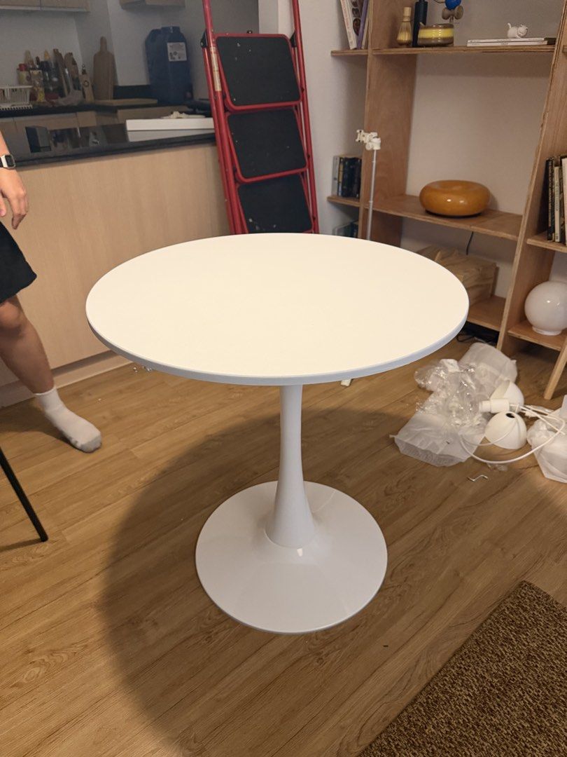 White Round Tulip Dining Table 70cm Diameter (Category: Tables & Sets) located in Manila. Submitted by bellaasrt (Listing ID 1454103601, Image 1). Description: bought this earlier AUG 6 , but wrong size . may boxes pa .