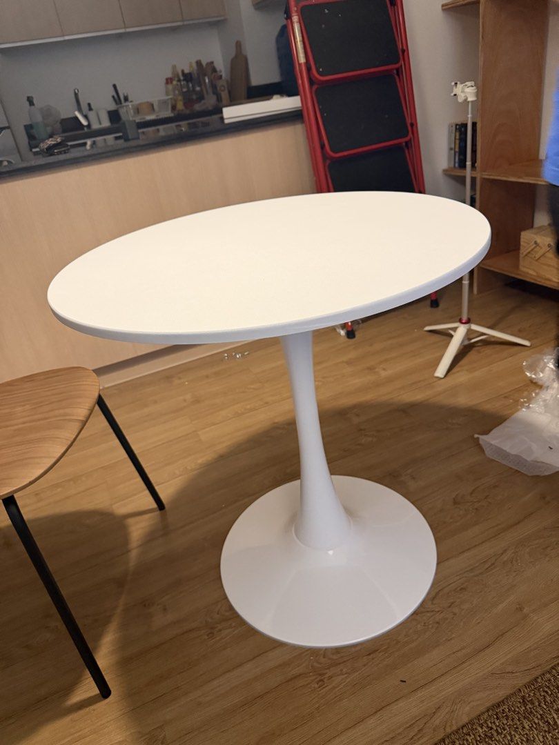 White Round Tulip Dining Table 70cm Diameter (Category: Tables & Sets) located in Manila. Submitted by bellaasrt (Listing ID 1454103601, Image 3). Description: bought this earlier AUG 6 , but wrong size . may boxes pa .