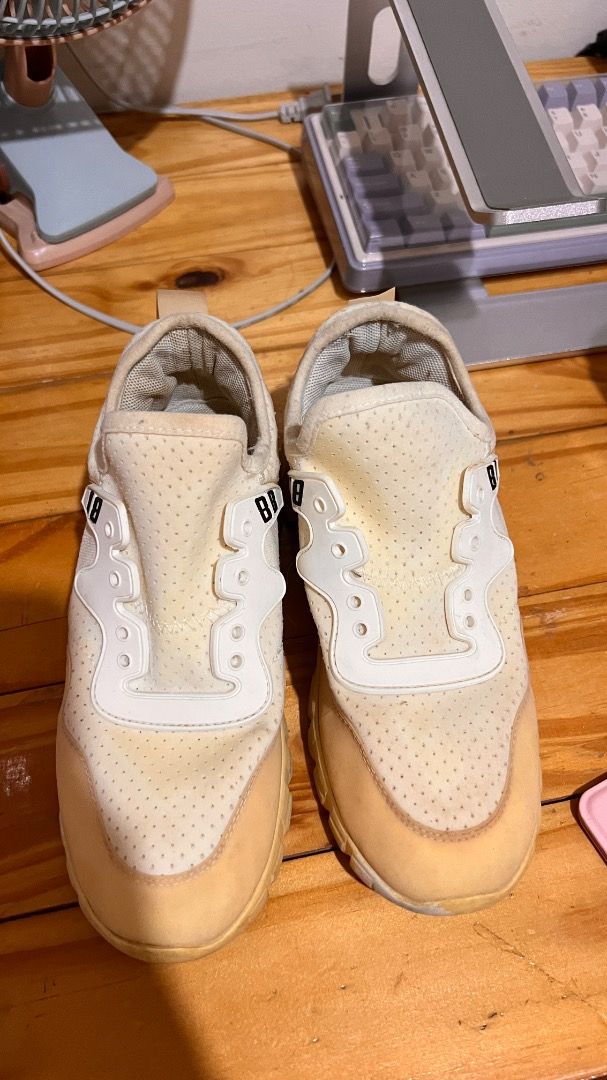 White shoes + Journal (Category: Sneakers) located in Lipa City. Submitted by declutterstuff123 (Listing ID 1454140727, Image 1). Description: Everything in this picture for 350. Selling everything AS IS, what you see is what you get. ⭕️Everything Must Go! ⭕️Grouped items are for TAKE ALL. No individual selling. ⭕️All items sold as is basis. Manage expectations. No return, no exchange. ⭕️ALL pictures are provided in the post ⭕️SF will be shoulder