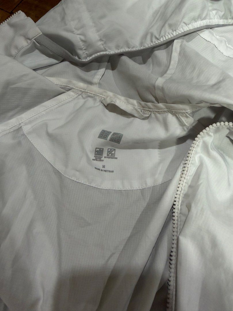 White uv jacket uniqlo (Category: Coats, Jackets and Outerwear) located in Davao. Submitted by declutter29731 (Listing ID 1454103472, Image 2). Description: .