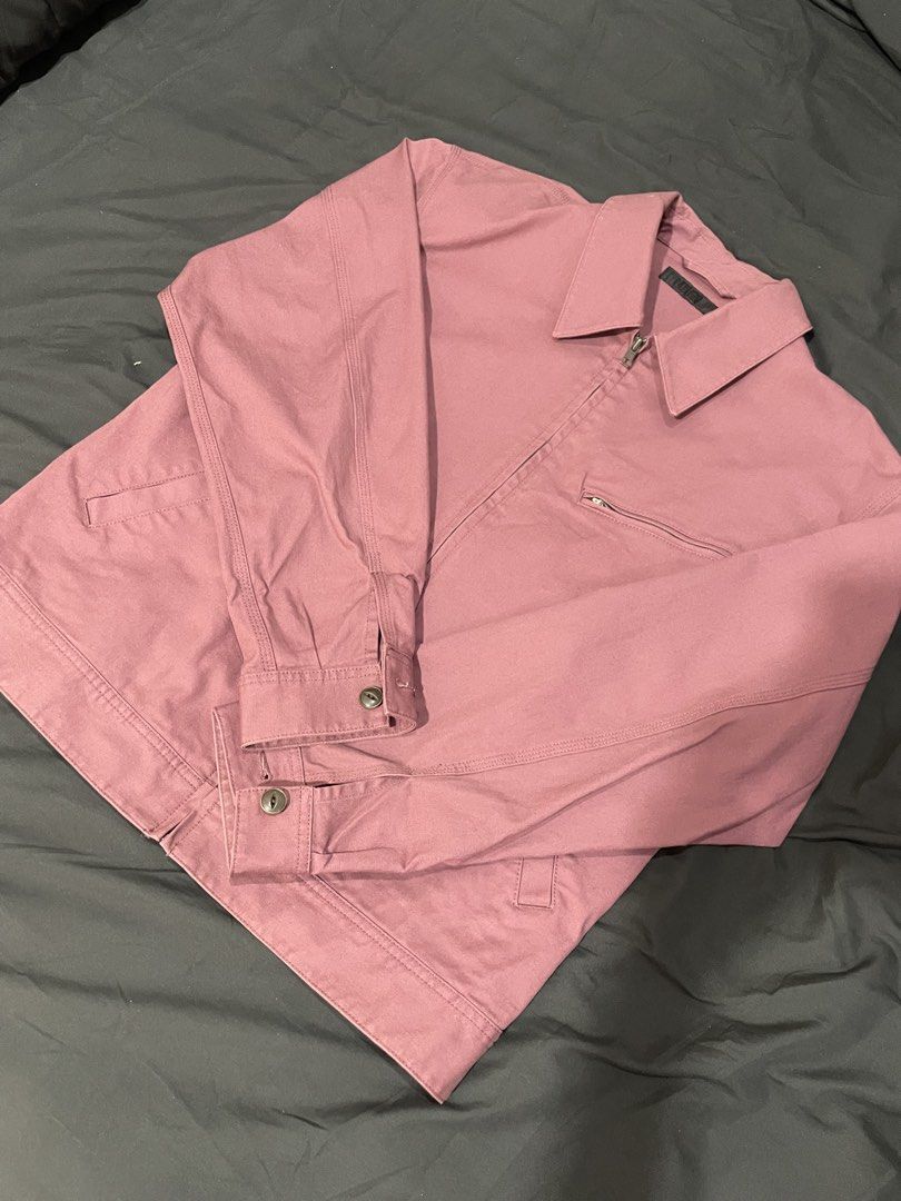 Work jacket (Category: Coats, Jackets and Outerwear) located in Kuantan. Submitted by akemalfikri (Listing ID 1454127077, Image 1). Description: •Condition 9/10 •jarang sgt pakai .