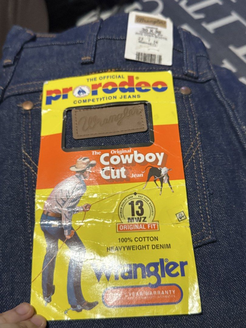 Wrangler Dark Wash Denim Jeans (Category: Jeans) located in Manila. Submitted by _ravenqueen (Listing ID 1454031761, Image 3). Description: - Classic dark wash denim jeans - Straight leg cut - Small tear on the bottom hem of the right leg - Ideal for casual wear or customization - Ready for a new home.