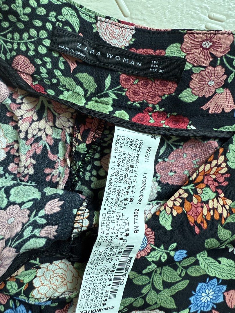 Zara floral pants Large (Category: Other Bottoms) located in Makati City. Submitted by nmvs1 (Listing ID 1454128447, Image 3). Description: Zara floral pants Large Very nice perfect for summer Used twice excellent condition Side zip not stretchable Laid flat Waist 16 inches Length 40.5 inches.