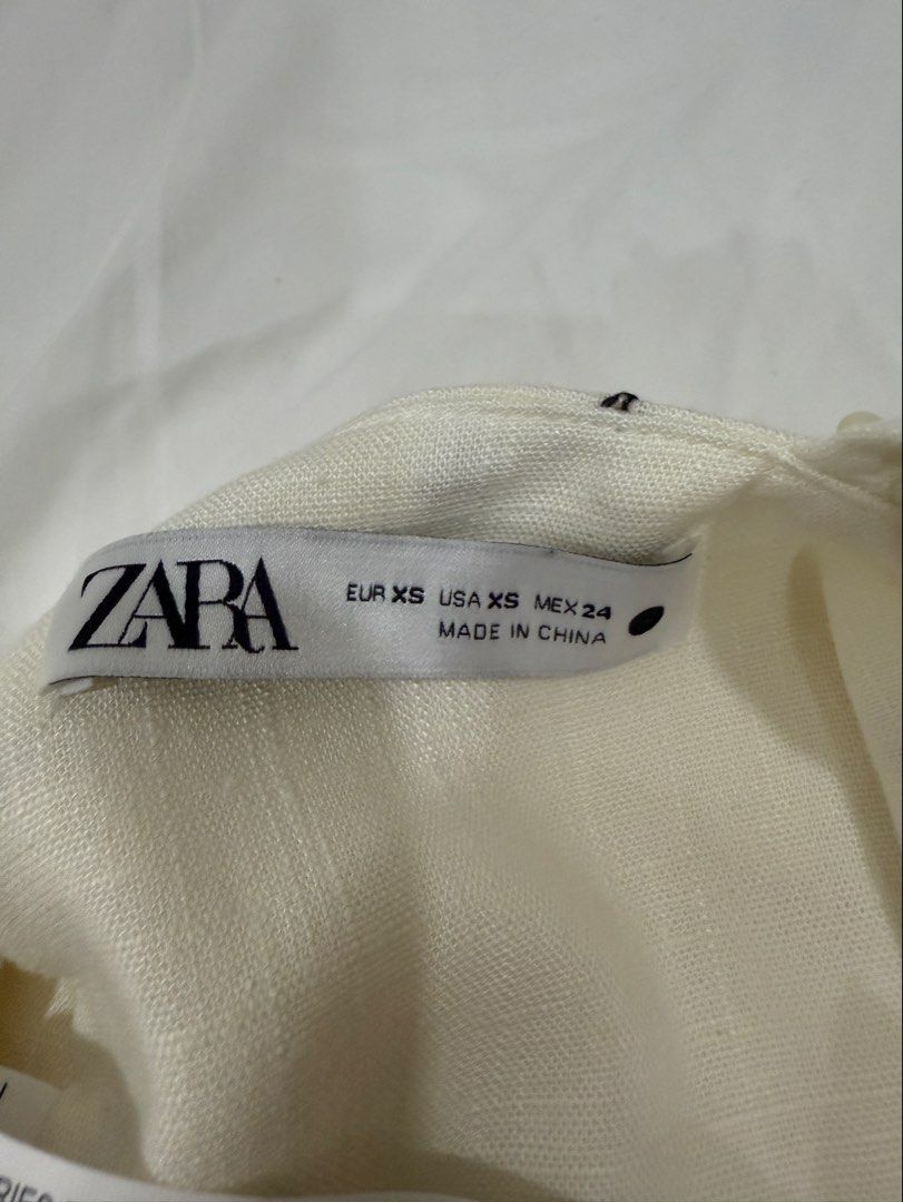 Zara floral top XS (Category: Others Tops) located in Makati City. Submitted by bargainwaves (Listing ID 1454118144, Image 3). Description: .