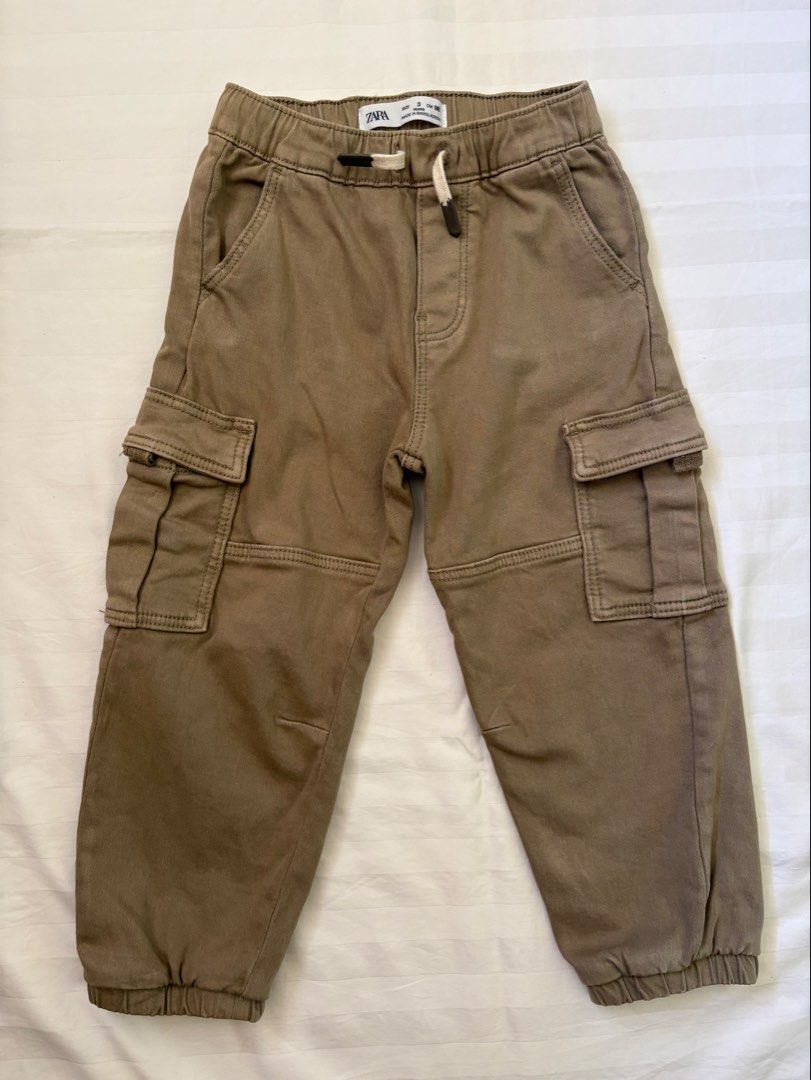 ZARA Kids Cargo Pants Size 3 (98cm) (Category: Babies & Kids Fashion) located in Nabua. Submitted by fourpreloved_ (Listing ID 1454150376, Image 2). Description: - Zara Khaki Cargo Pants - Size 3 (98cm) - Elastic waistband with drawstring - Two side cargo pockets - Elastic cuffs.