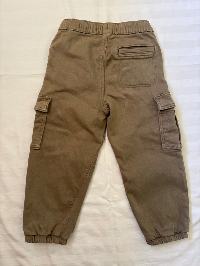 ZARA Kids Cargo Pants Size 3 (98cm) (Category: Babies & Kids Fashion) located in Nabua. Submitted by fourpreloved_ (Listing ID 1454150376, Image 3). Description: - Zara Khaki Cargo Pants - Size 3 (98cm) - Elastic waistband with drawstring - Two side cargo pockets - Elastic cuffs.