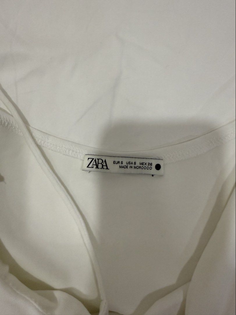 Zara white tank top S (Category: Others Tops) located in Makati City. Submitted by bargainwaves (Listing ID 1454118060, Image 2). Description: .