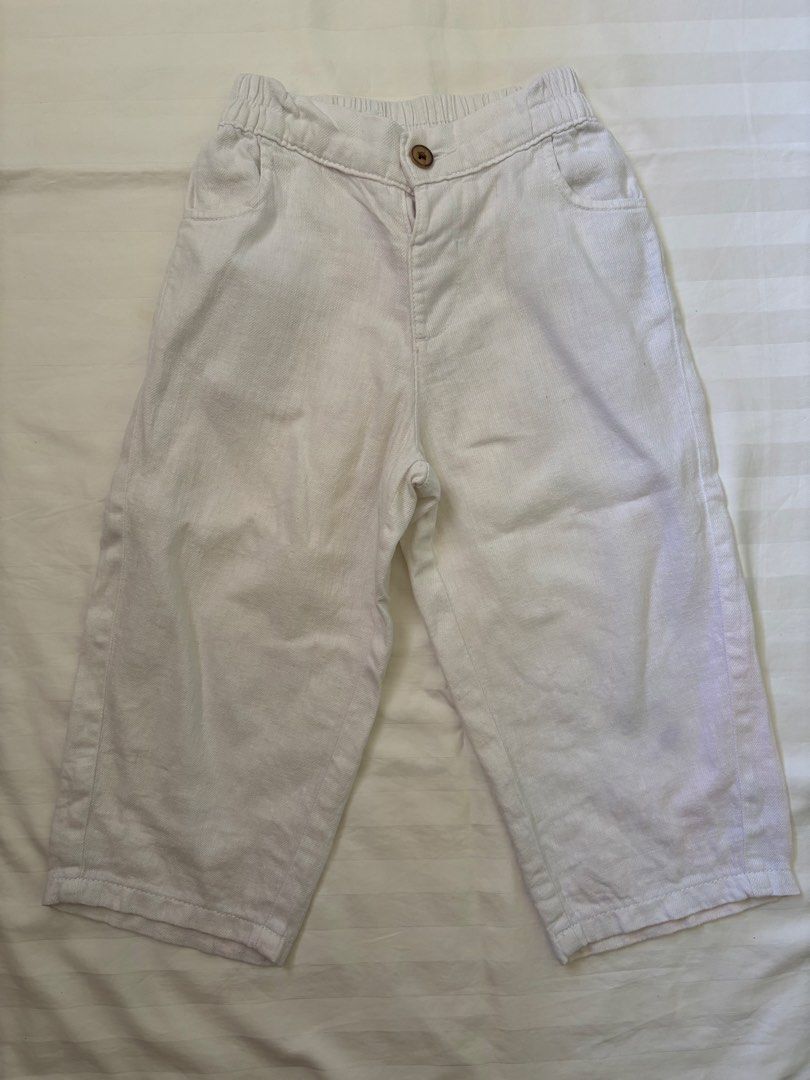 ZARA White Trouser (Category: Babies & Kids Fashion) located in Nabua. Submitted by fourpreloved_ (Listing ID 1454154558, Image 1). Description: Size: 4Y (104cm) Best fits to 2-3 year olds See pic for a light red stain but not noticeable .