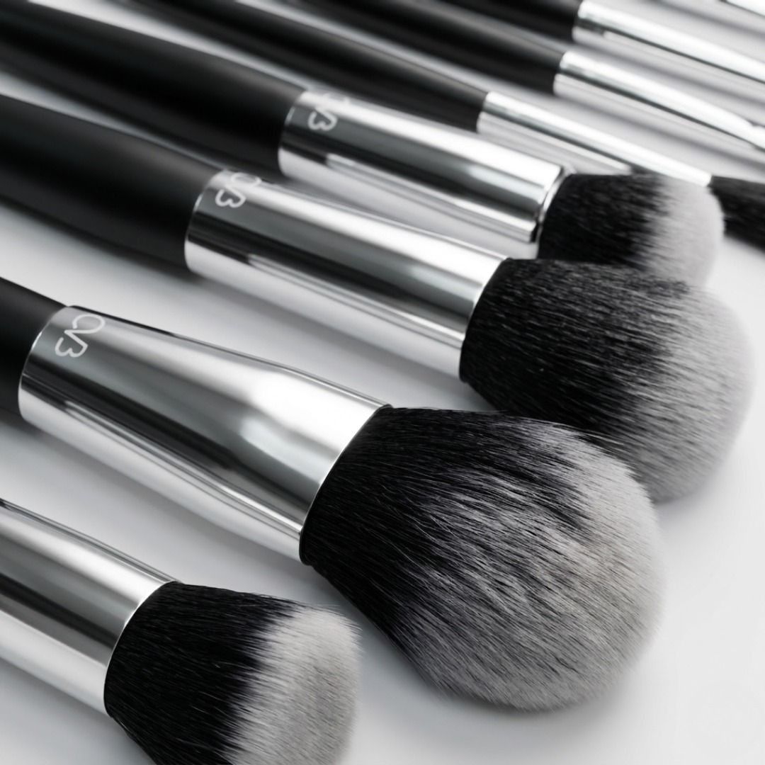 11PCS Black Beginner Makeup Brushes Travel Size (Category: Makeup) located in Marikina City. Submitted by craftedveganbrushes (Listing ID 1454216754, Image 2). Description: Hey B! Ready to give your makeup routine a different touch? The touch of makeup brushes! Well, you came to the right place. Beginner makeup brushes for the first timer. Browse through our profile for our line-up and feel free to get in touch with us ;* ABOUT THIS SET: - Comple