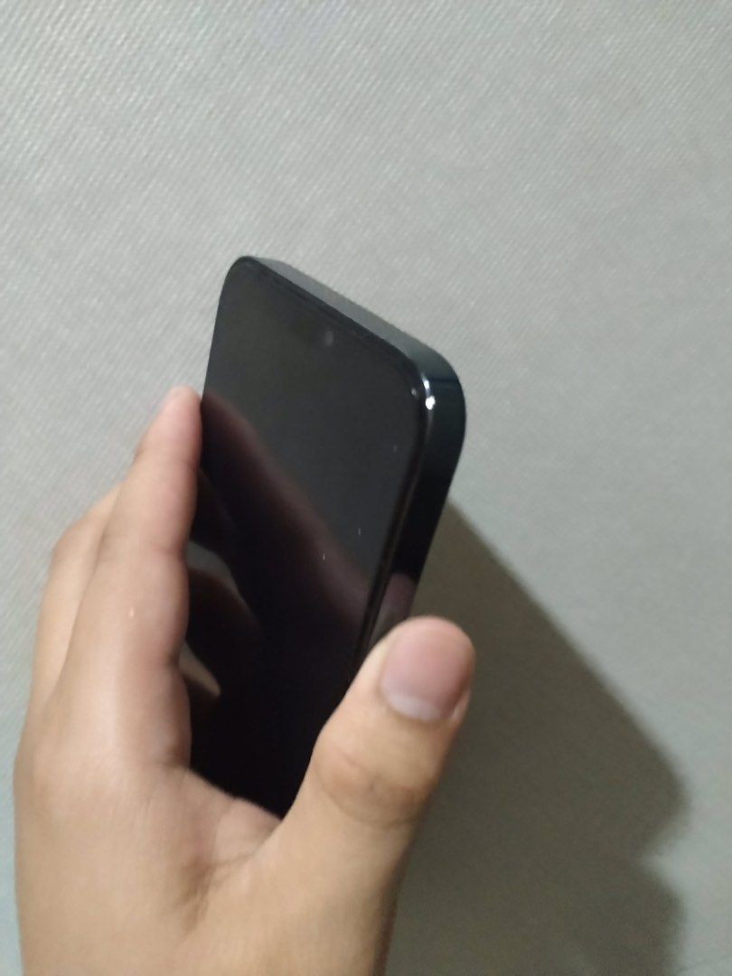 12 promax (Category: iPhone 12 Series) located in Manila. Submitted by gel_dr (Listing ID 1454320841, Image 2). Description: -Face id ✅ -Trutone ✅ -All bottons ✅ -With box ✅ -5 pcs case -Open line / esim will do -Minimal dents -69 % batt health ( makunat pa ang batt kase promax ) -Sim tray iba lang.
