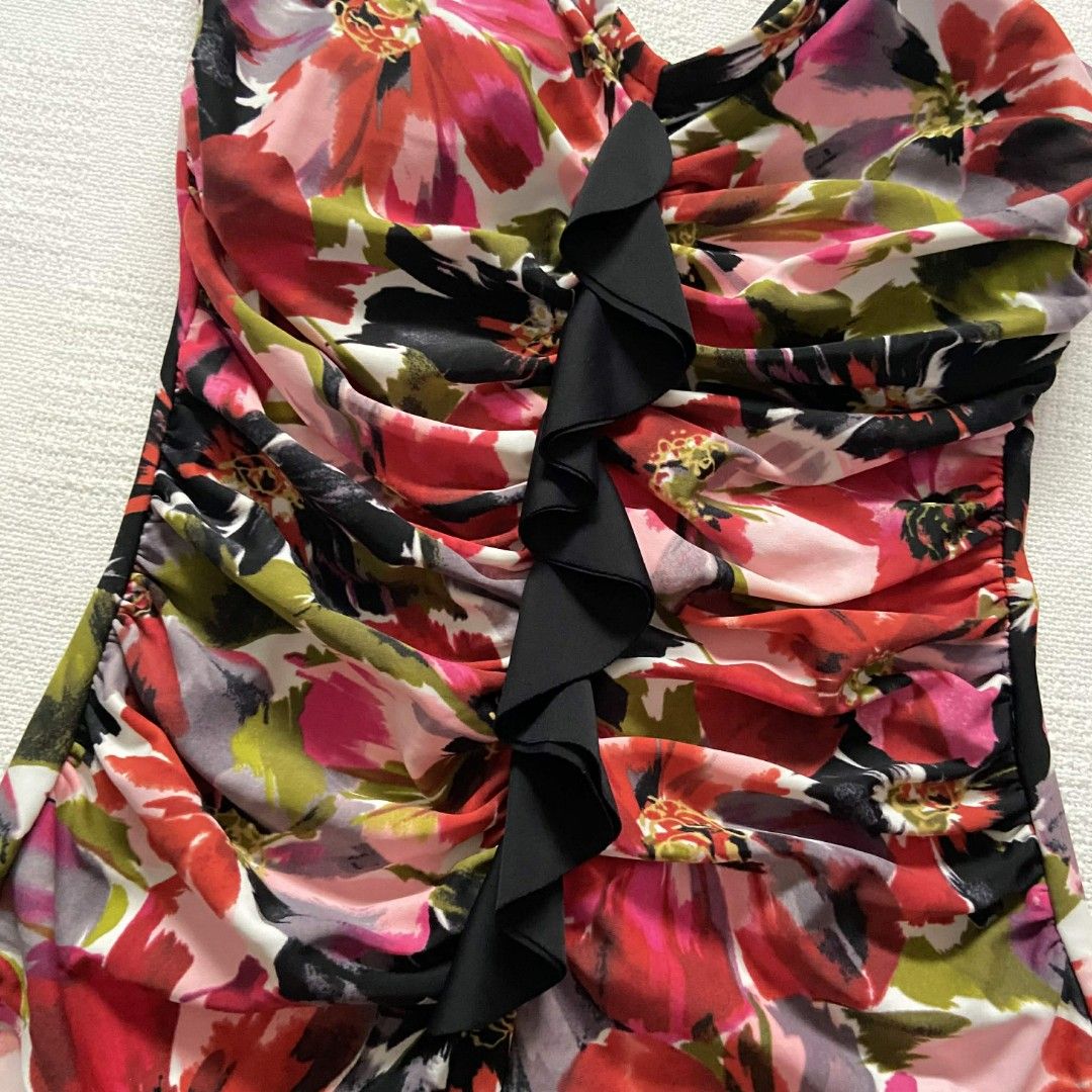 2000s floral tankini swimsuit (Category: Bikinis & Swimsuits) located in Rizal. Submitted by urkoala (Listing ID 1454274297, Image 3). Description: - fits xs to m - padded.