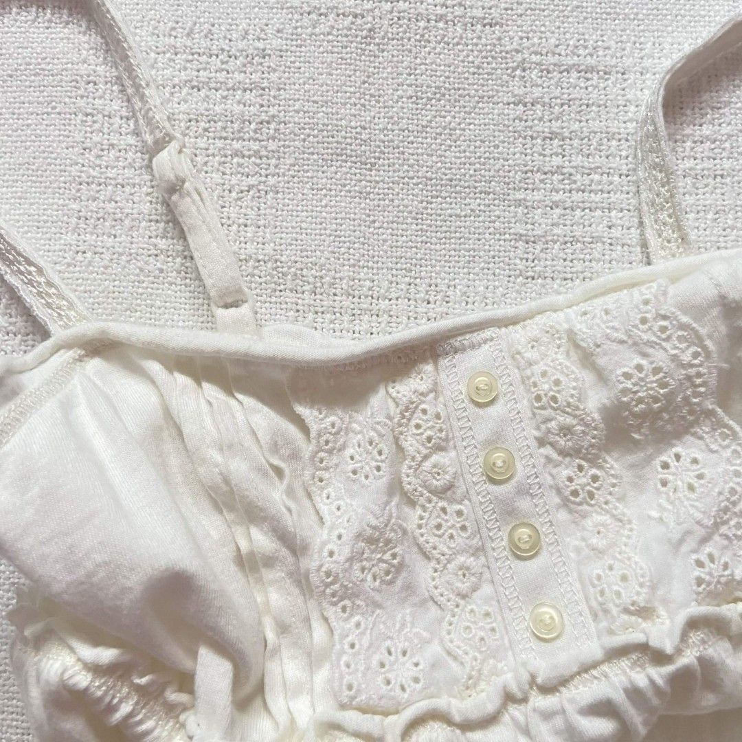 2000s white lace babydoll top (Category: Sleeveless) located in Rizal. Submitted by urkoala (Listing ID 1454269552, Image 3). Description: - fits small - adjustable straps.