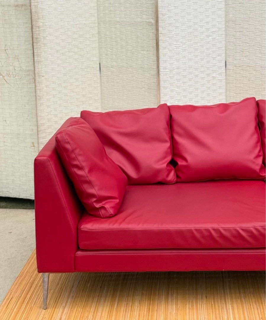 3-4 SEATER MODERN DESIGN LEATHER SOFA IN GOOD CONDITION (Category: Sofas) located in Manila. Submitted by jerichocal17856 (Listing ID 1454240199, Image 2). Description: JAPAN SURPLUS 3-4 SEATER MODERN DESIGN LEATHER SOFA IN GOOD CONDITION SIZE: 15H x 85L x 37W inches.