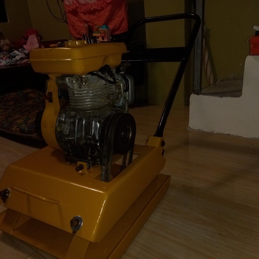 90kg Plate Compactor (Category: Construction Tools & Equipment) located in Cainta. Submitted by bnszc (Listing ID 1454325442, Image 2). Description: 🏷25, 000 90kg robin plate compactor gasoline robin ey 20-3 5 hp working no issue 🚛 lalamove or pick-up 📍Cainta, Rizal.