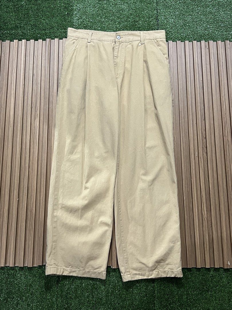 ( FAV! 😍 ) UNIFORM BRIDGE WIDE LEG SINGLE PLEATED PANTS (Category: Jeans) located in Bacolod City. Submitted by timelessbyjosh (Listing ID 1454233464, Image 2). Description: BEST FOR CASUAL OUTFITS SIZE : XL ACTUAL COLOR : KHAKI COLOR RATE : 10 OUT OF 10 CONDITION : NEAR NEW MATERIAL : 100 % COTTON MADE IN : KOREA FLAWS : NONE DIMENSIONS WAIST - 32 LENGTH - 41 THIGH - 15 LEG OPENING - 9. 5 MEASUREMENT TAKEN WHILE LAYING FLAT. PLEASE COMPARE THE 