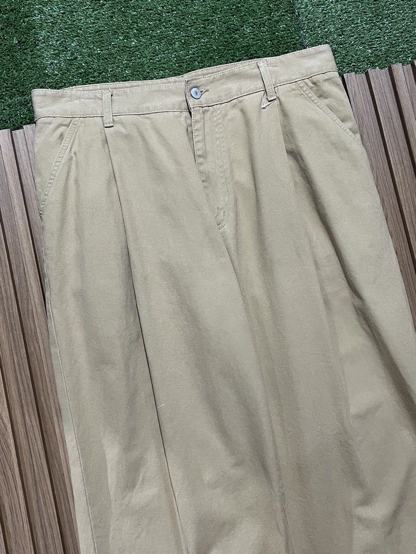 ( FAV! 😍 ) UNIFORM BRIDGE WIDE LEG SINGLE PLEATED PANTS (Category: Jeans) located in Bacolod City. Submitted by timelessbyjosh (Listing ID 1454233464, Image 3). Description: BEST FOR CASUAL OUTFITS SIZE : XL ACTUAL COLOR : KHAKI COLOR RATE : 10 OUT OF 10 CONDITION : NEAR NEW MATERIAL : 100 % COTTON MADE IN : KOREA FLAWS : NONE DIMENSIONS WAIST - 32 LENGTH - 41 THIGH - 15 LEG OPENING - 9. 5 MEASUREMENT TAKEN WHILE LAYING FLAT. PLEASE COMPARE THE 