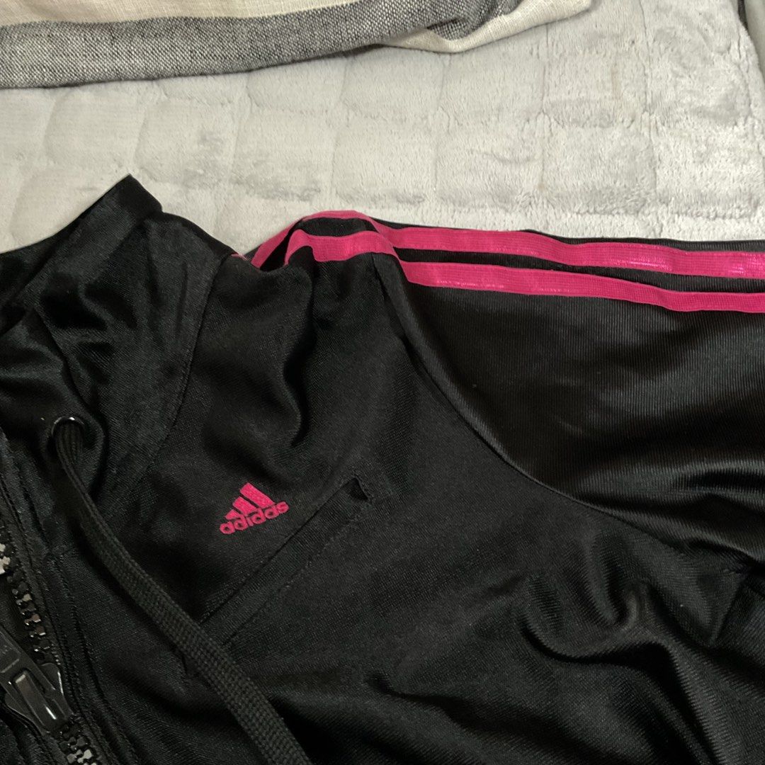 Adidas Athletic Jacket Full Zip Black (Category: Coats, Jackets and Outerwear) located in Villasis. Submitted by aevst (Listing ID 1454189331, Image 3). Description: 🍃 large in size but can fit small-med 🍃 orig, bought in hongkong 🍃 payo 🍃 no lp .