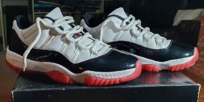 Air Jordan 11 Retro Low 'Concord-Bred' (Category: Sneakers) located in Sampaloc. Submitted by enrique_nuevo_ (Listing ID 1454283213, Image 2). Description: Pre-Loved, Singapore-Bought. 100% legit.