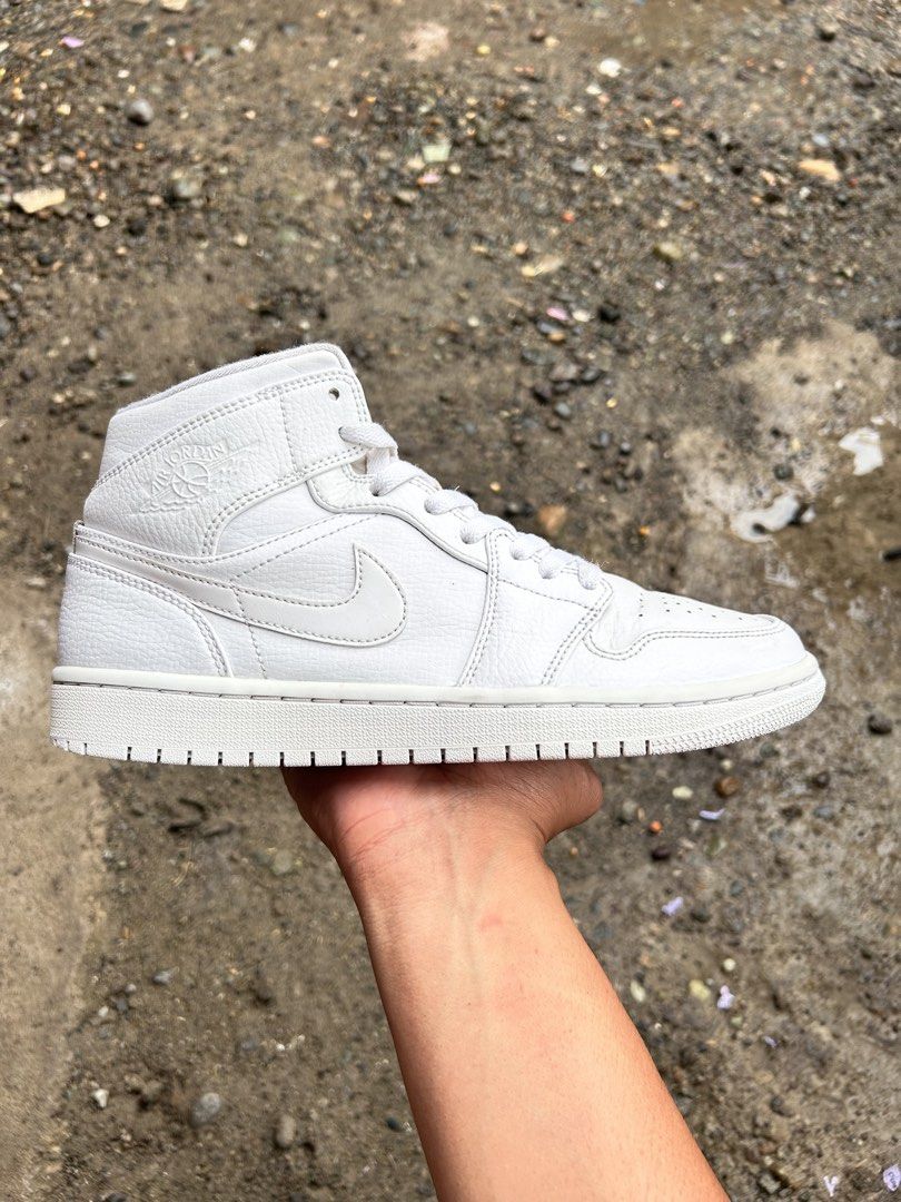 AIR JORDAN 1 MID TRIPLE WHITE (Category: Sneakers) located in Cabanatuan. Submitted by thriftttttt (Listing ID 1454294781, Image 2). Description: SIZE: 7.5 US / 40.5 EUR ORIGINAL 💯.
