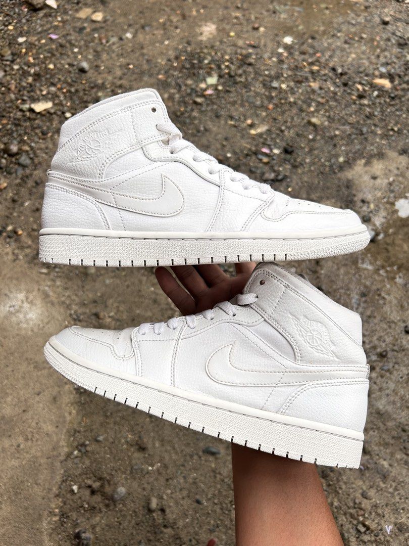 AIR JORDAN 1 MID TRIPLE WHITE (Category: Sneakers) located in Cabanatuan. Submitted by thriftttttt (Listing ID 1454294781, Image 1). Description: SIZE: 7.5 US / 40.5 EUR ORIGINAL 💯.